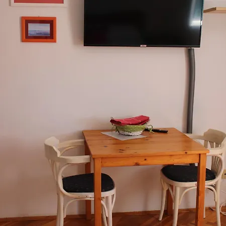 Maria Rab Apartment *